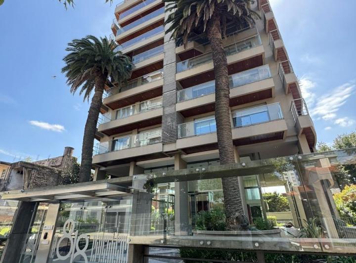 Departamento · 240m² · 6 Ambientes · 1 Cochera