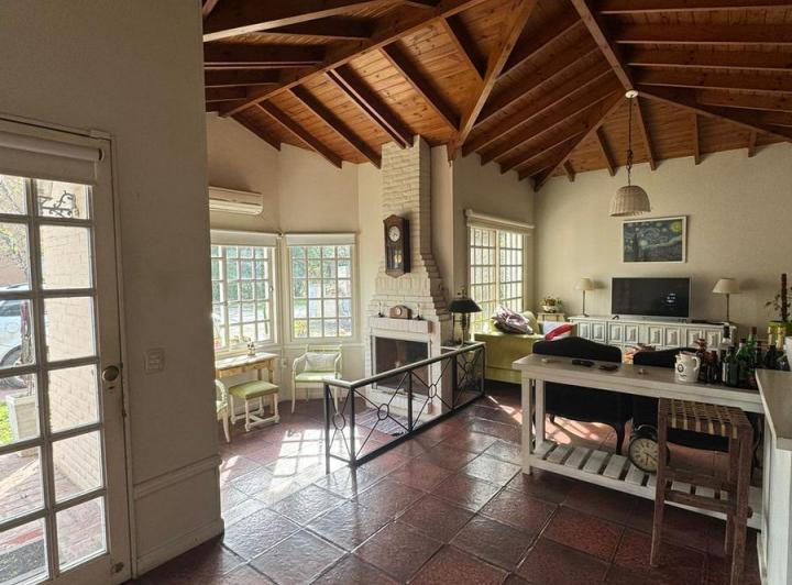 Casa · 150m² · 5 Ambientes · 2 Cocheras