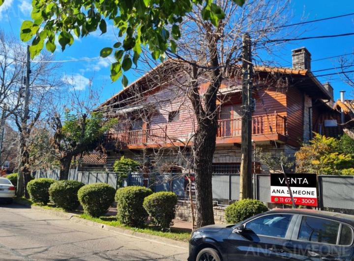 Casa · 350m² · 4 Dormitorios · 2 Cocheras