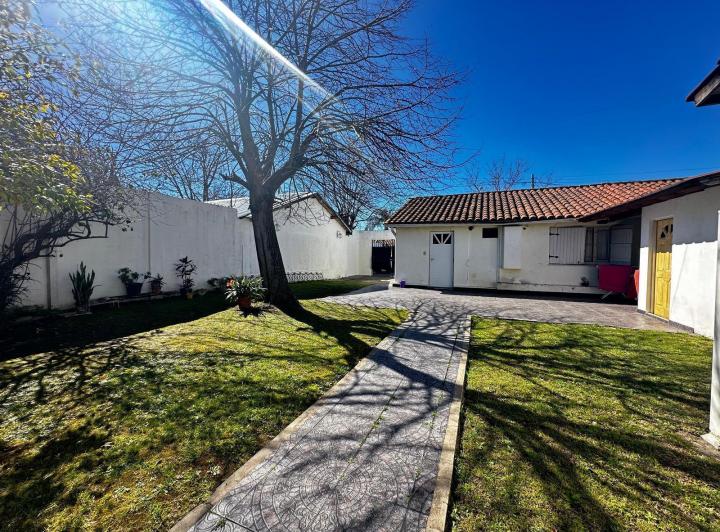 Casa · 300m² · 4 Ambientes · 1 Cochera