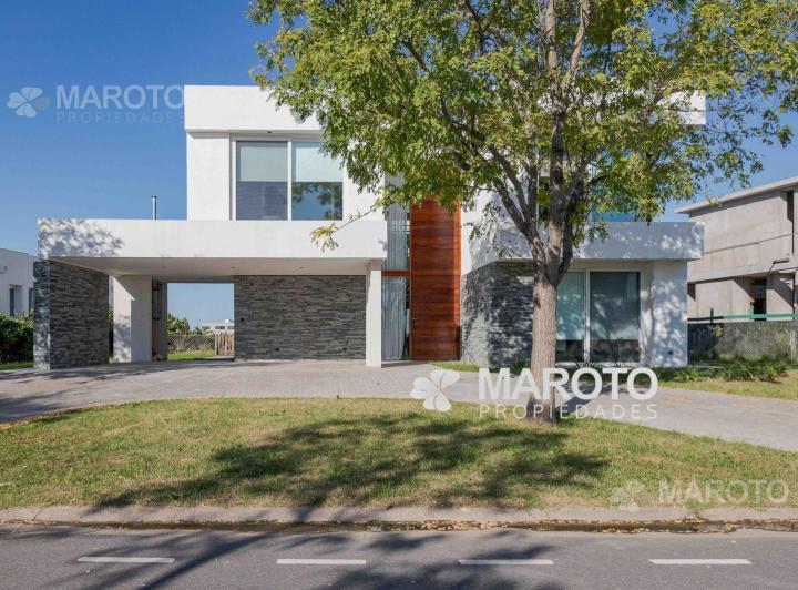 Casa · 450m² · 7 Ambientes · 3 Cocheras