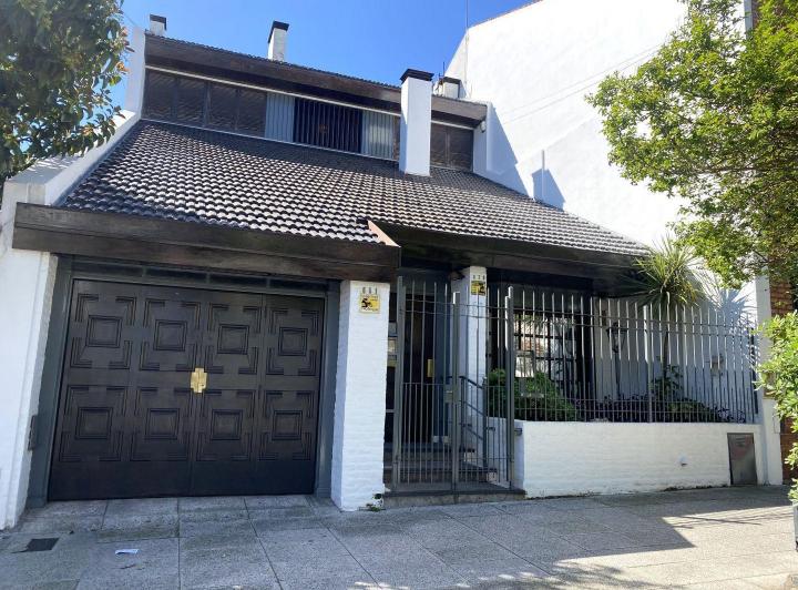 Casa · 291m² · 6 Ambientes · 1 Cochera