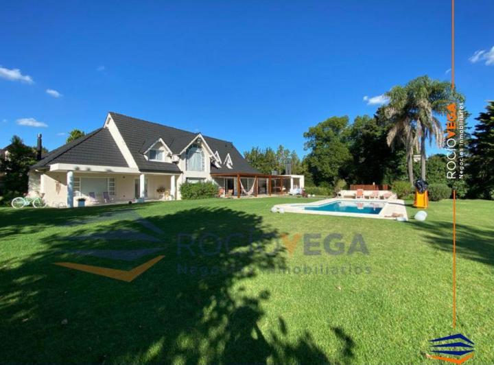 Casa · 420m² · 5 Ambientes · 1 Cochera
