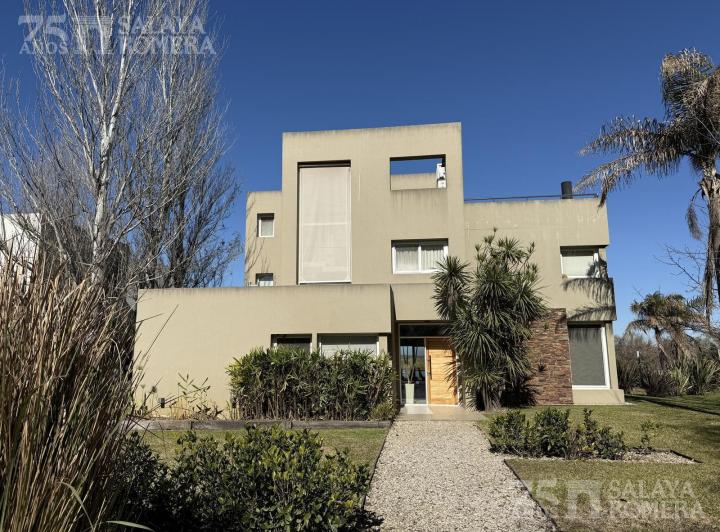 Casa · 370m² · 7 Ambientes