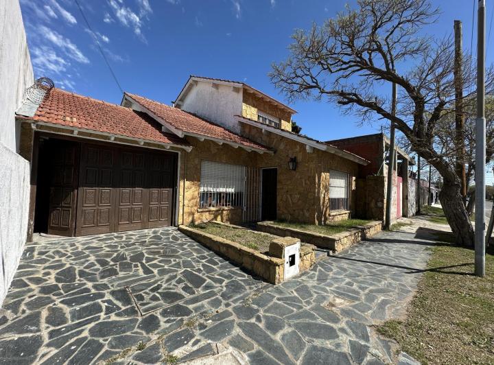 Casa · 131m² · 5 Ambientes · 1 Cochera