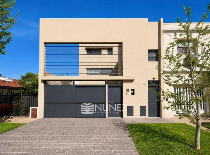 Casa · 325m² · 4 Ambientes · 2 Cocheras
