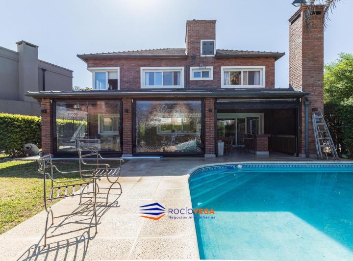 Casa · 206m² · 5 Ambientes · 5 Cocheras