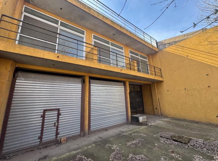 Local comercial · 400m² · 6 Ambientes · 2 Cocheras