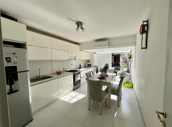 Casa · 121m² · 5 Ambientes · 1 Cochera