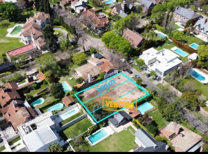Terreno · 305m²