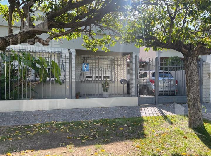 Casa · 185m² · 5 Ambientes · 3 Cocheras