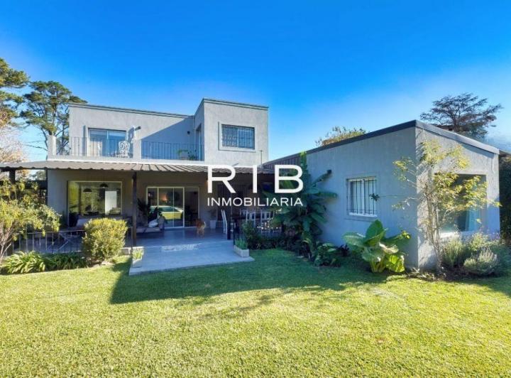 Casa · 238m² · 5 Ambientes · 3 Cocheras