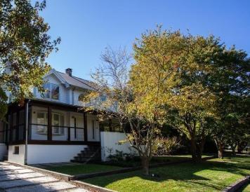 Casa · 350m² · 6 Ambientes · 1 Cochera