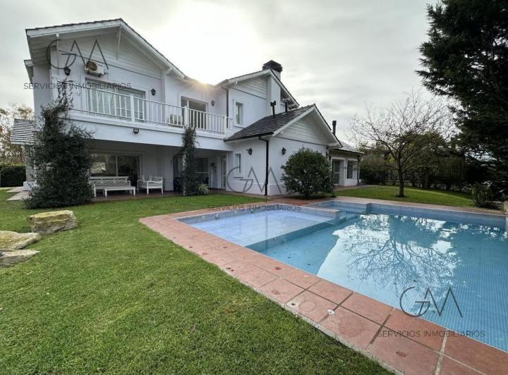 Casa · 450m² · 7 Ambientes