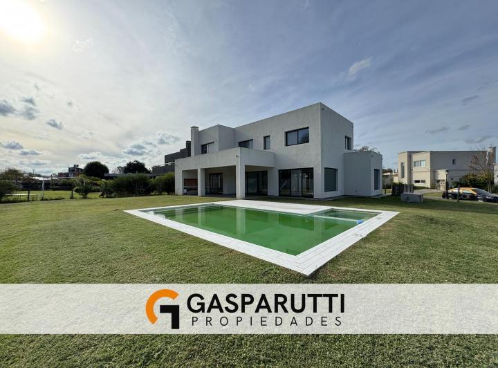 Casa · 261m² · 6 Ambientes · 6 Cocheras