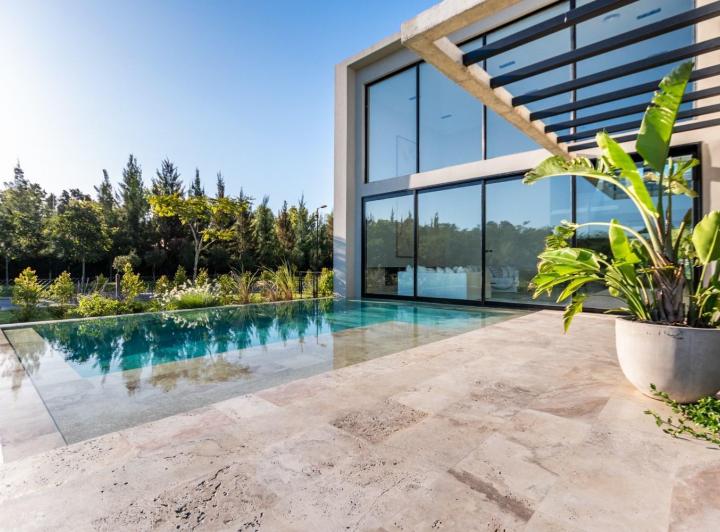 Casa · 560m² · 10 Ambientes · 2 Cocheras