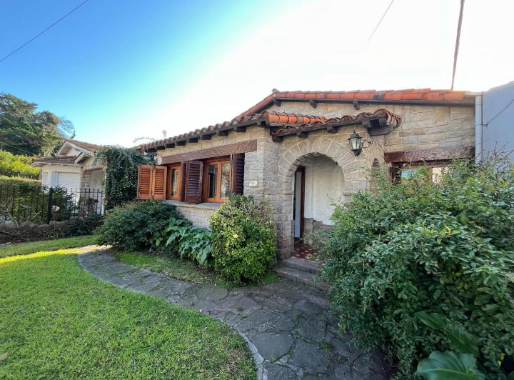 Casa · 90m² · 4 Ambientes · 1 Cochera