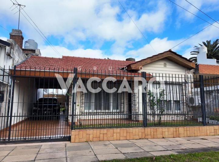 Casa · 125m² · 4 Ambientes · 3 Cocheras