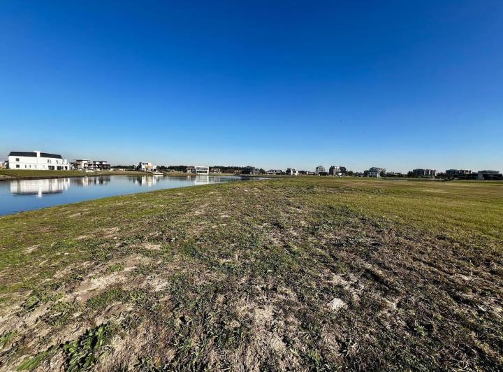 Terreno · 943m²