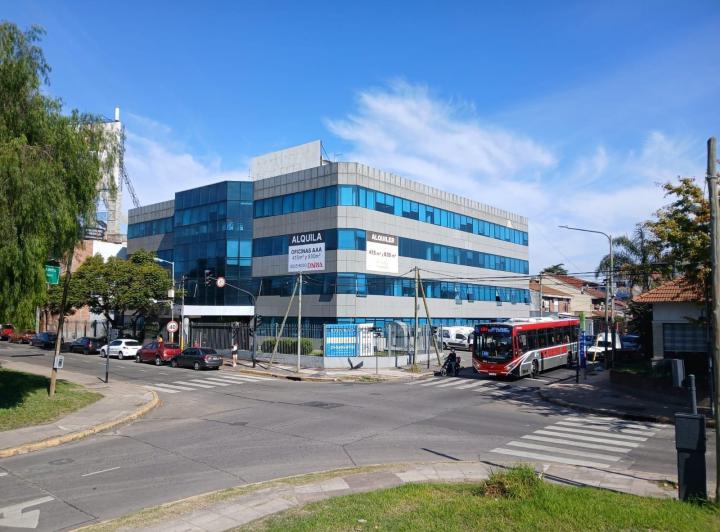 Oficina comercial · 415m² · 2 Ambientes · 8 Cocheras