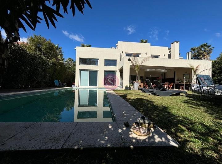 Casa · 353m² · 7 Ambientes · 1 Cochera