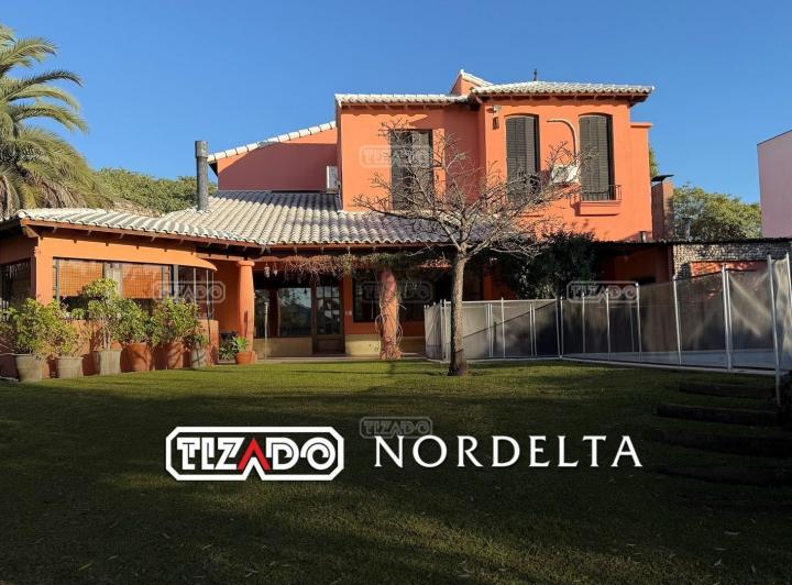 Casa · 267m² · 6 Ambientes · 2 Cocheras