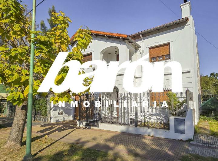 Casa · 260m² · 4 Ambientes · 2 Cocheras