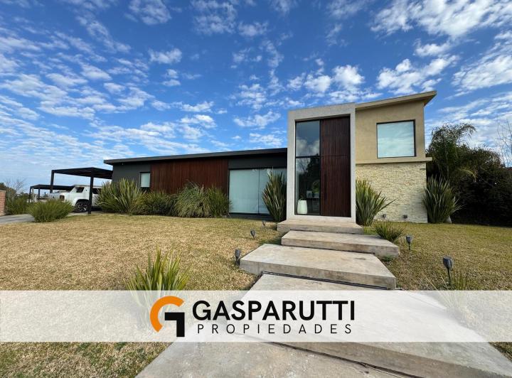 Casa · 180m² · 4 Ambientes · 2 Cocheras
