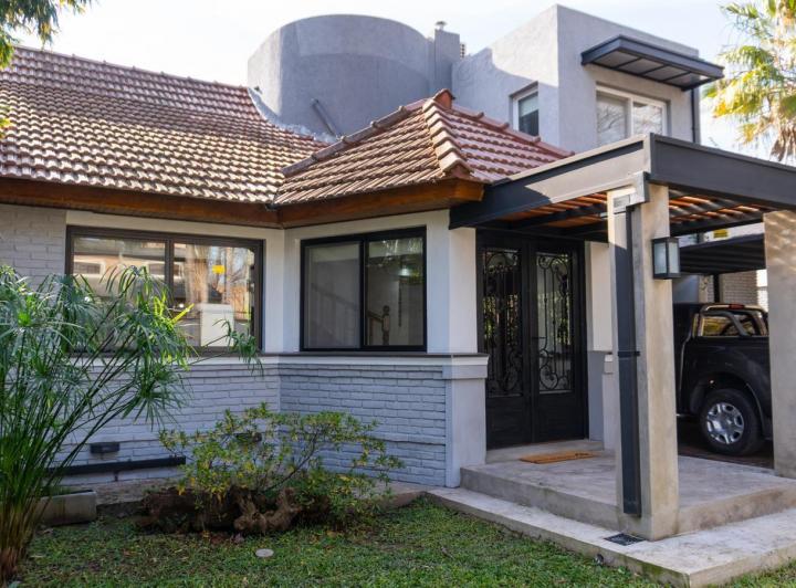 Casa · 160m² · 4 Ambientes · 4 Cocheras