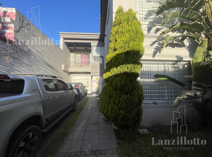 Casa · 270m² · 4 Ambientes · 1 Cochera
