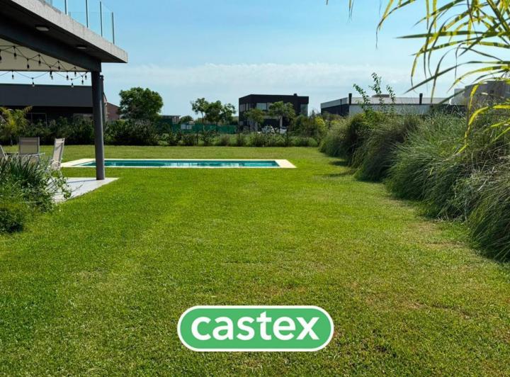 Casa · 235m² · 6 Ambientes · 2 Cocheras