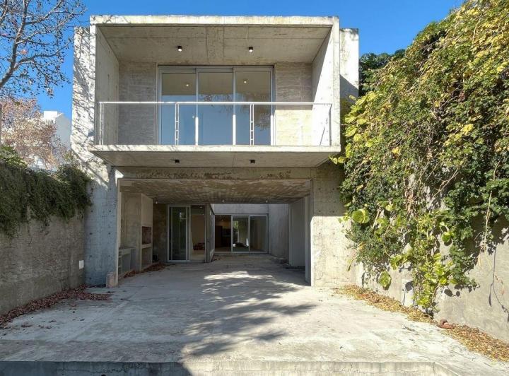 Casa · 351m² · 5 Ambientes · 1 Cochera