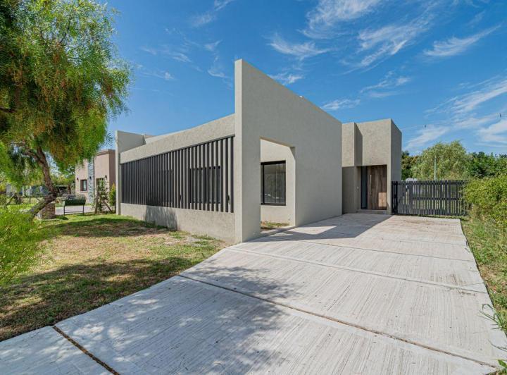 Casa · 137m² · 4 Ambientes · 2 Cocheras
