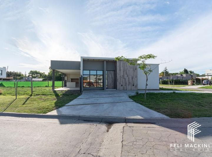 Casa · 118m² · 4 Ambientes · 2 Cocheras