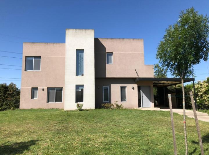 Casa · 170m² · 4 Ambientes · 1 Cochera