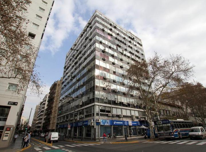 Oficina comercial · 235m² · 6 Ambientes · 1 Cochera