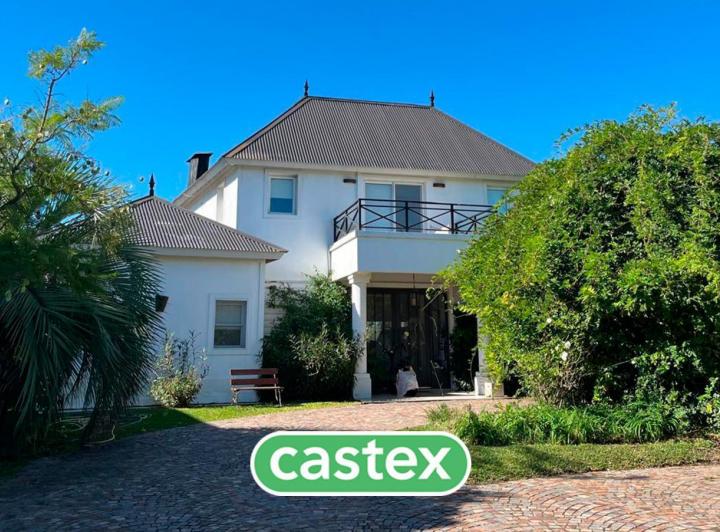 Casa · 330m² · 4 Ambientes · 1 Cochera