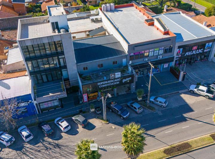 Terreno · 886m²