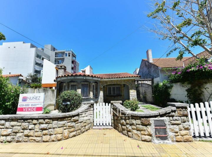 Casa · 200m² · 4 Ambientes · 3 Cocheras