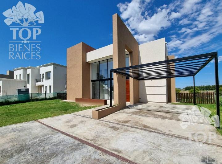 Casa · 200m² · 4 Ambientes · 2 Cocheras
