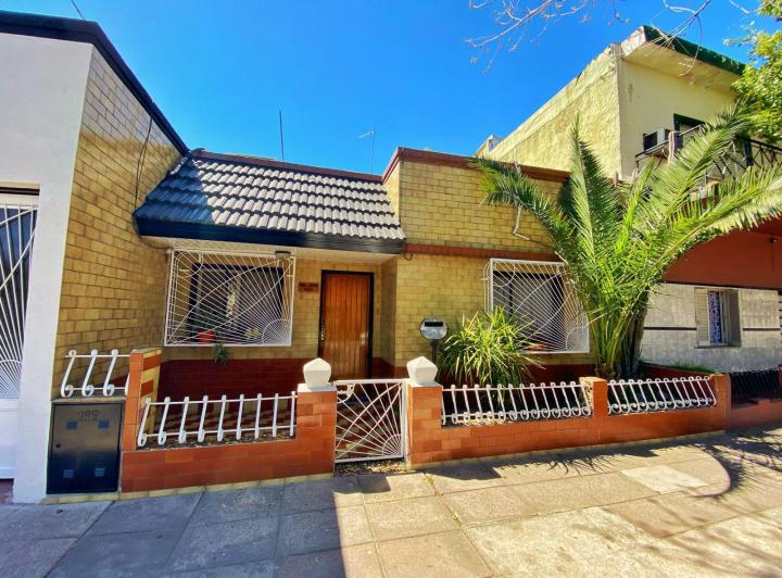 Casa · 206m² · 2 Ambientes · 1 Cochera