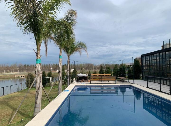 Casa · 400m² · 7 Ambientes · 1 Cochera