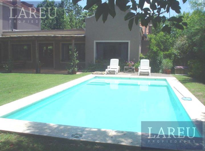 Casa · 1000m² · 6 Ambientes