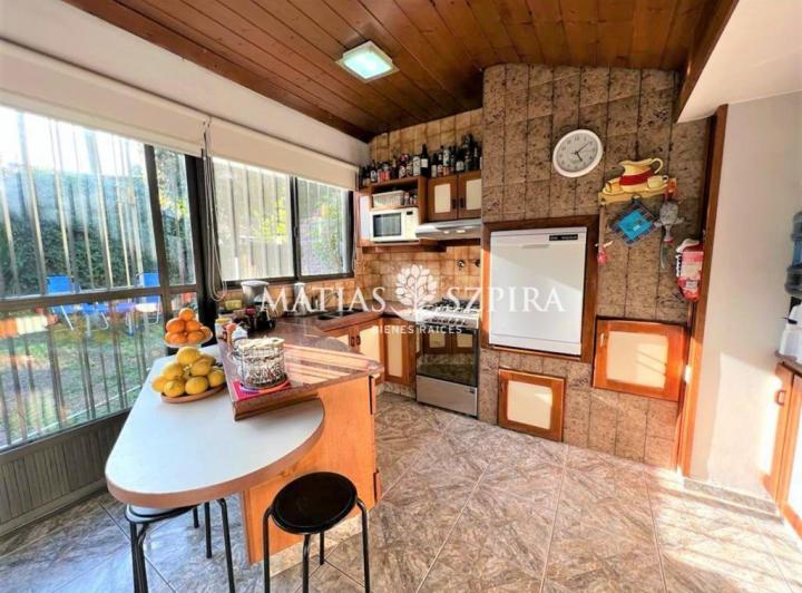 Casa · 200m² · 4 Ambientes · 1 Cochera