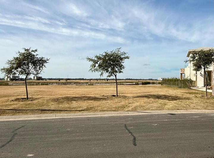 Terreno · 924m²