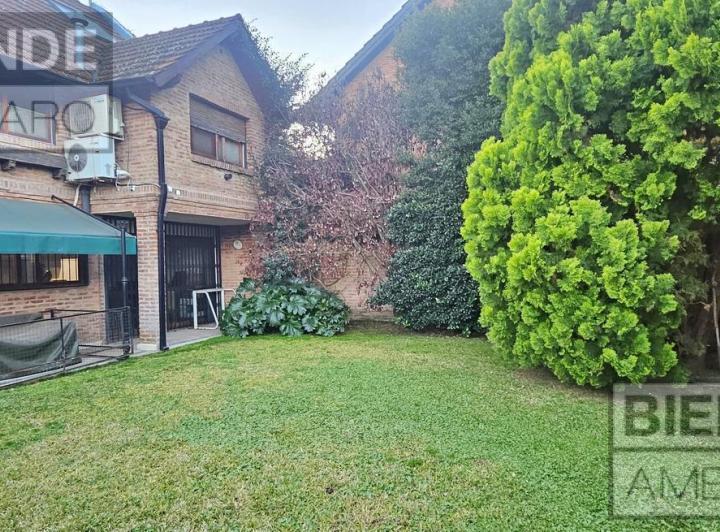 Casa · 345m² · 5 Ambientes · 1 Cochera