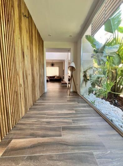 Casa · 252m² · 6 Ambientes · 2 Cocheras