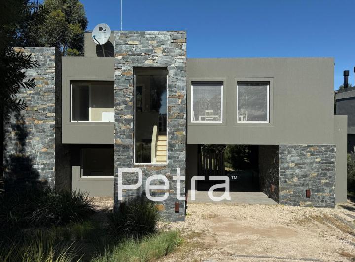 Casa · 153m² · 5 Ambientes · 1 Cochera