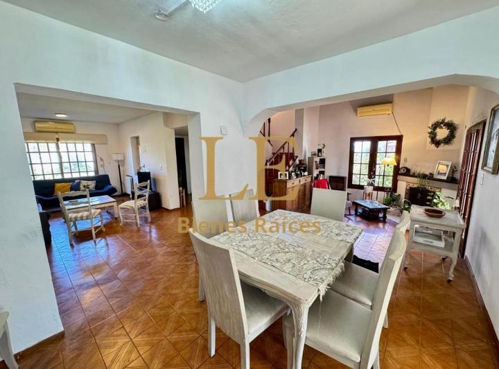 Casa · 165m² · 4 Ambientes · 3 Cocheras