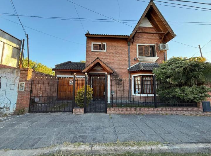 Casa · 167m² · 4 Ambientes · 1 Cochera